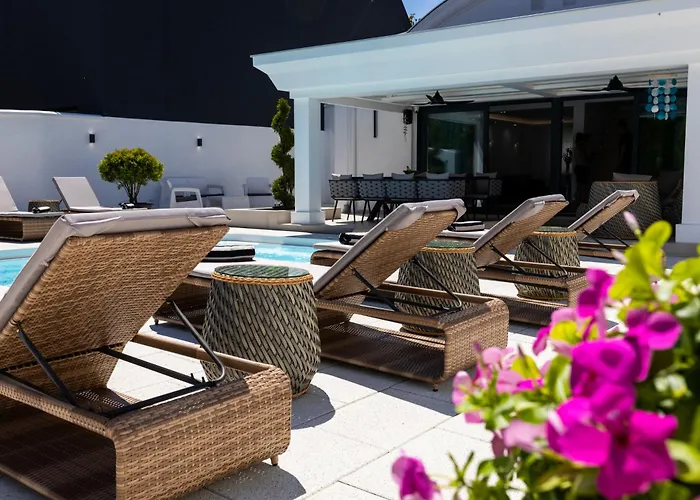 Villa Ring Pool & Padel