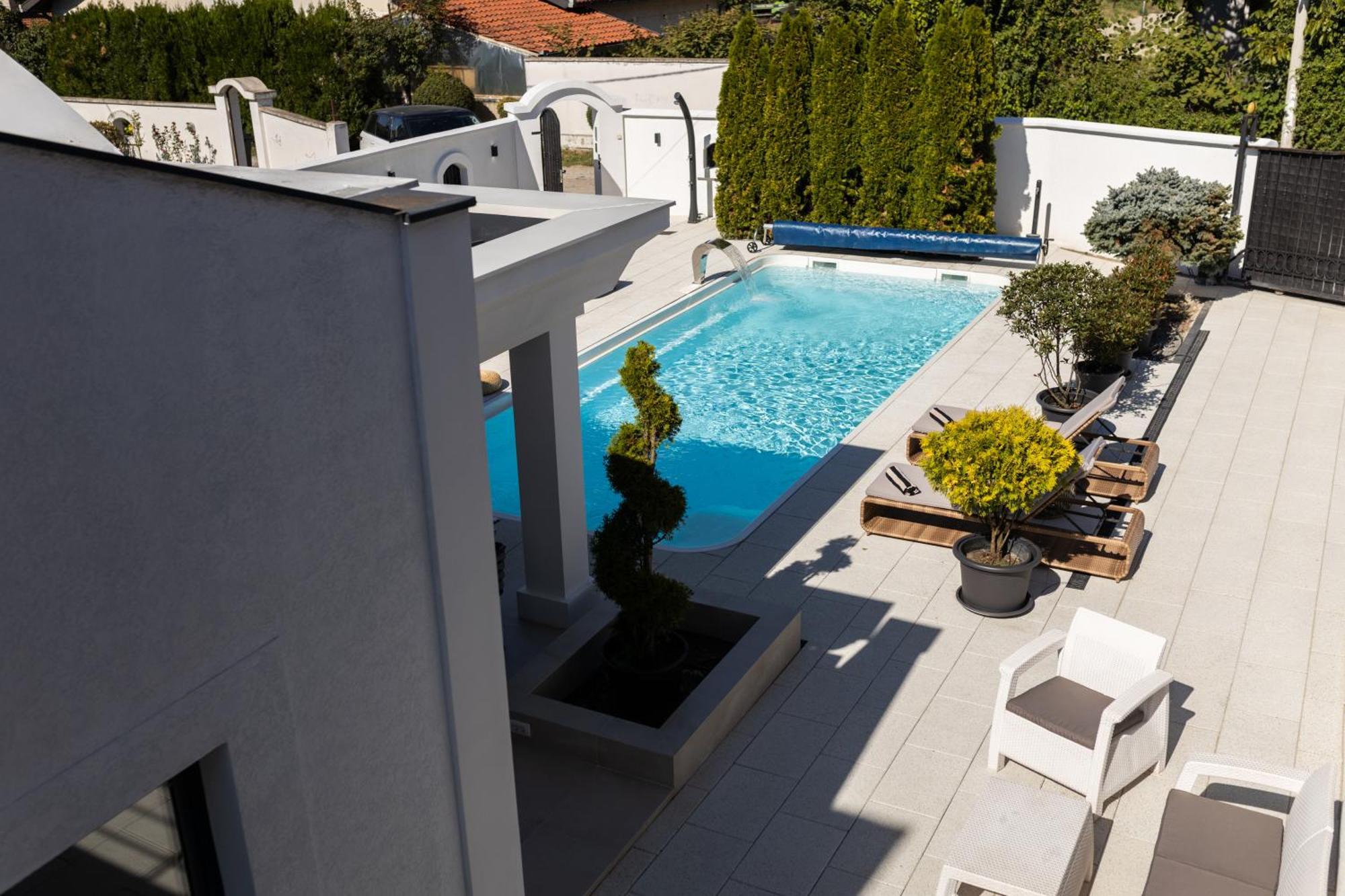 Villa Ring Pool & Padel